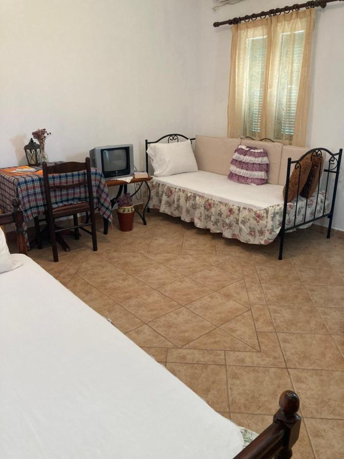 Agkyra Rooms Aladhinon Екстериор снимка